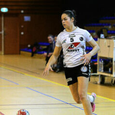 HAND / D2F - Brest Bretagne Handball / Axelle IZIQUEL est appelée en équipe 1 pour le match de samedi à Cergy Pontoise / photo Patricia Mérer